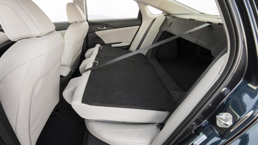 Интерьер Honda Insight 2018 года  (NA) (фото 39 из 62)